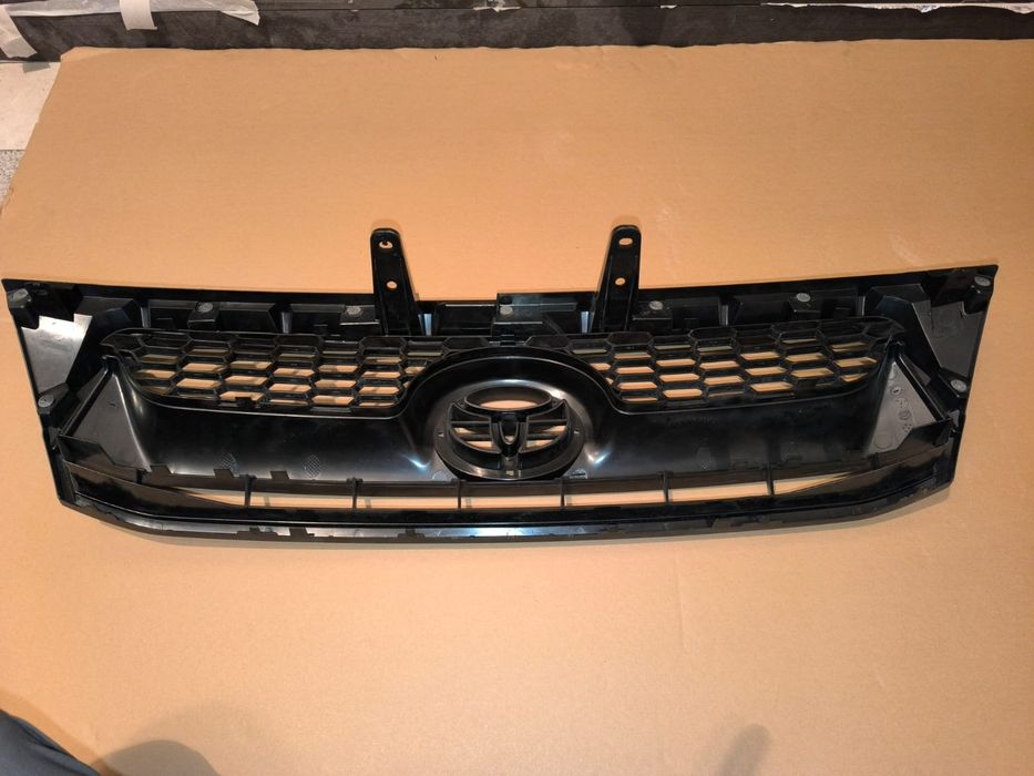 Решётка радиатора Тойота Hilux