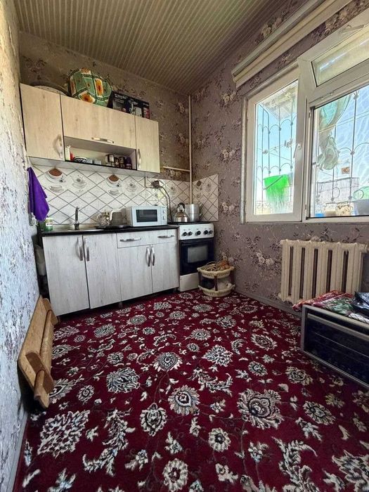 Продаётся 1-комнатная квартира возле базара Кадышева