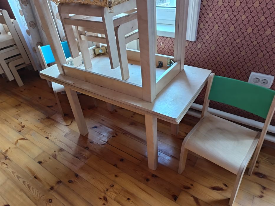 Продается детские кроватки, шкафы, столы, стулья и остальные вещи