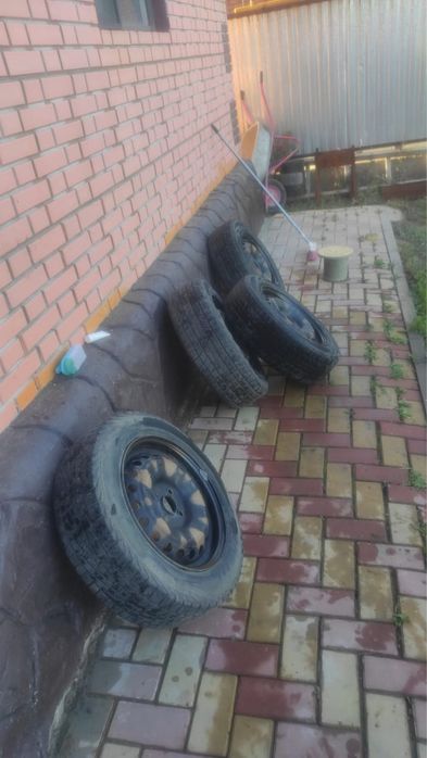 Продам комплект зимних шин
