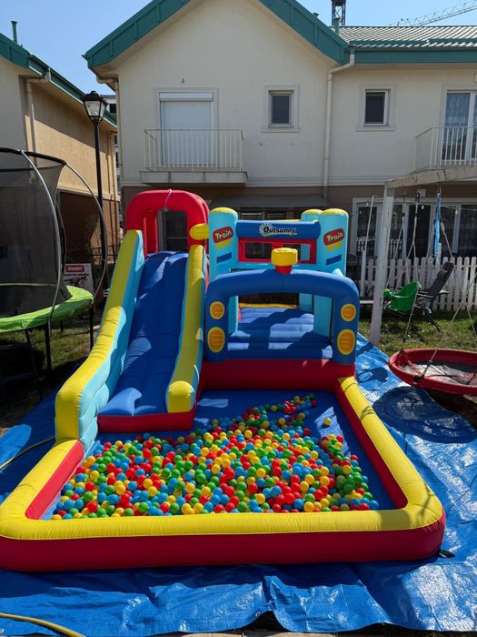 Tobogan gonflabil cu apa sau bile