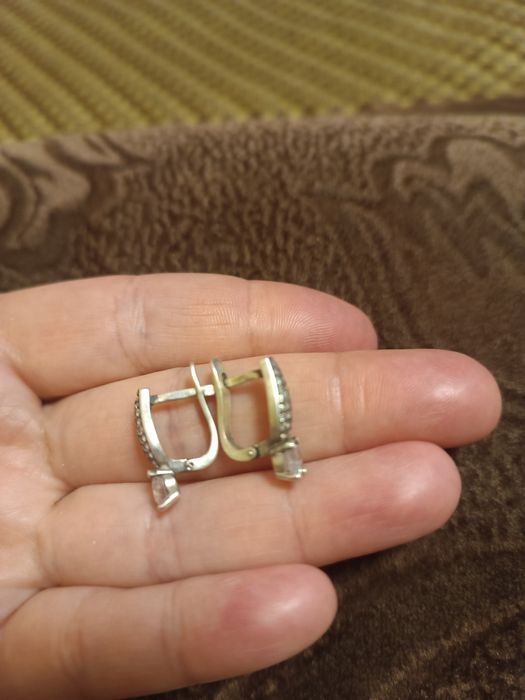 Продаю серьги серебро проба 925
