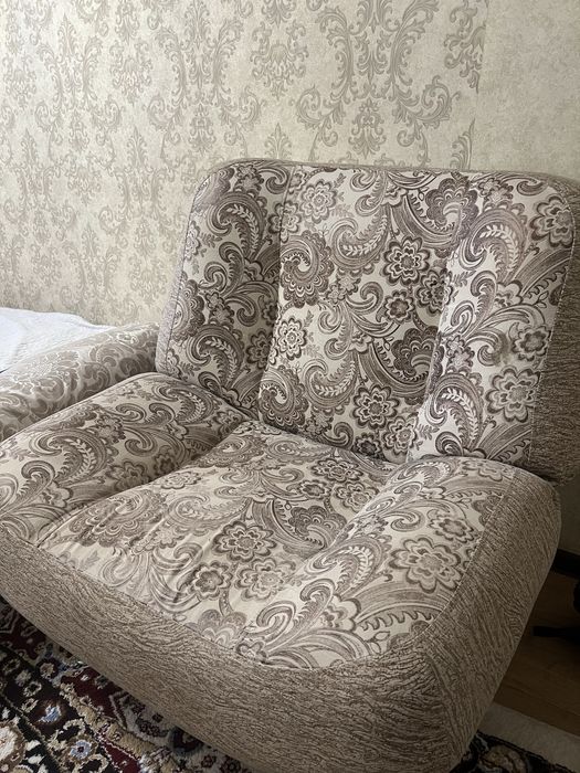 Продаю диван с двумя креслами