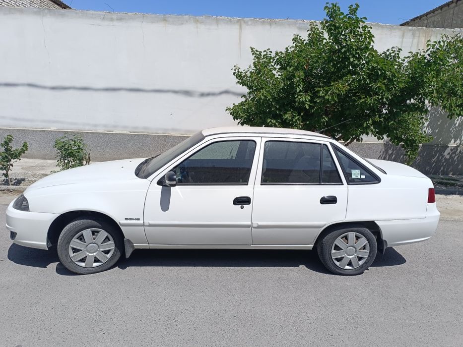 Neksiya 2  1.6 luks kondisioner Sotiladi
