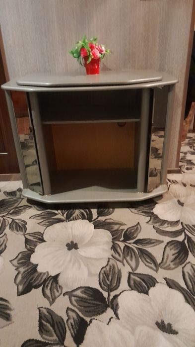 Тумбочка под телевизор