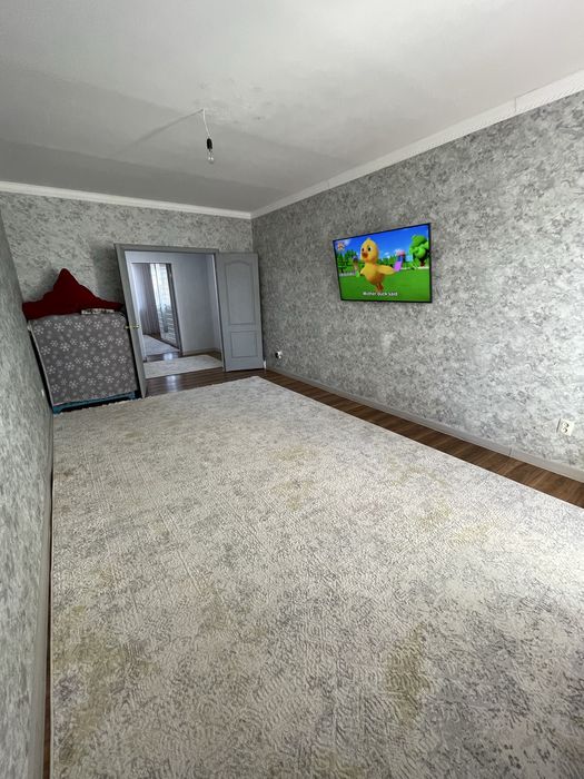 Батыс 2 де 3 бөлмелі пәтер сатылады