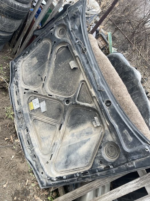 Продам капот гольф 3