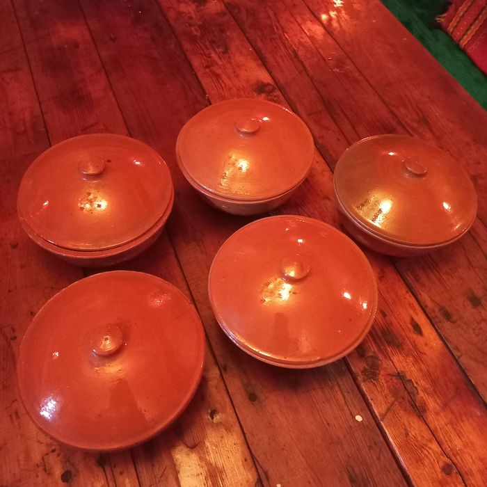 Битови гювечета.  5 броя.