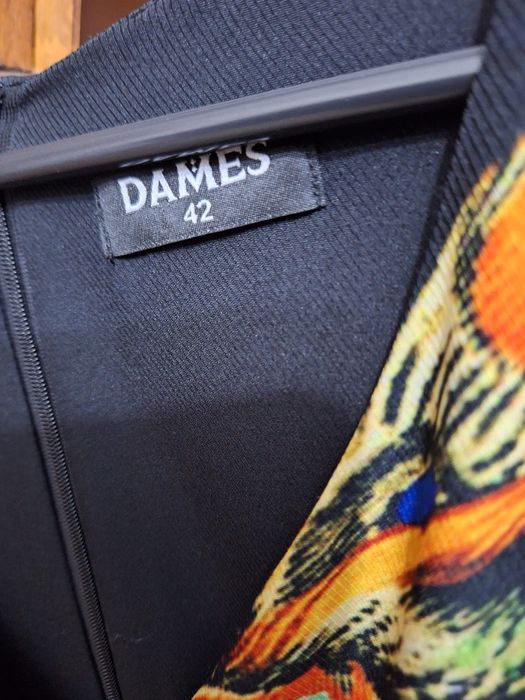 Vând rochie eleganta  de la Dames noua