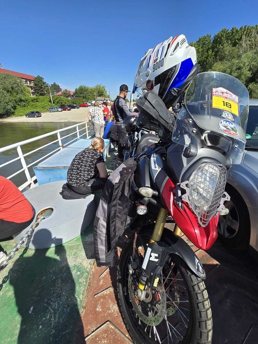 Suzuki V Strom DL 1000 super accesorizat