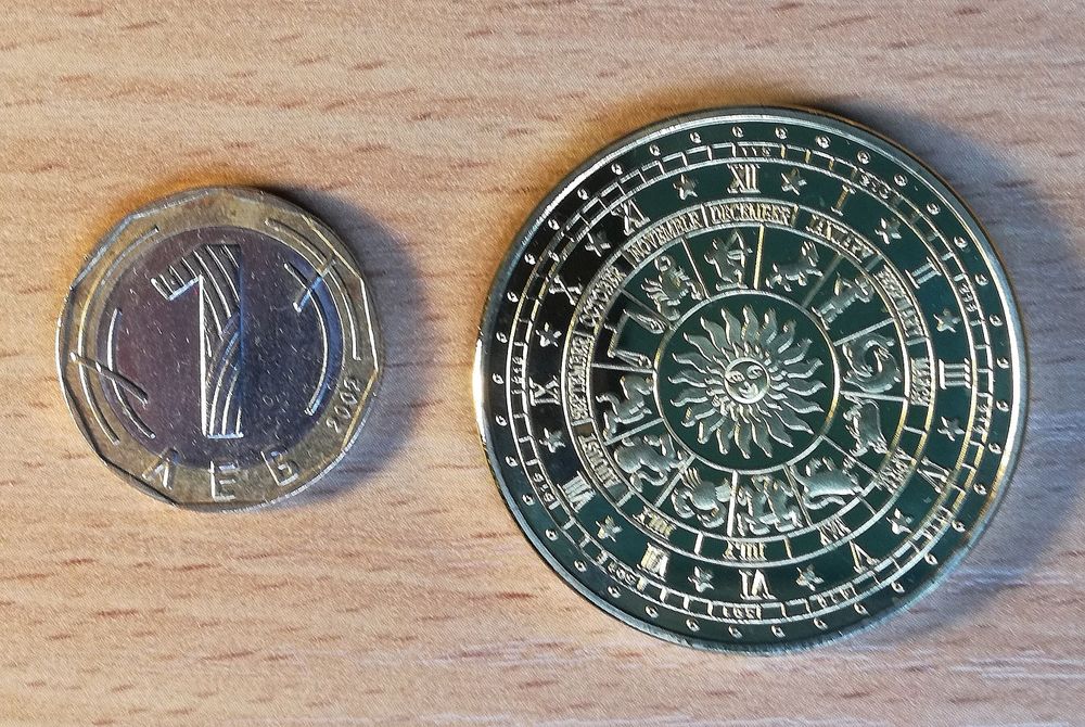 Метален сувенир със зодиакален знак.