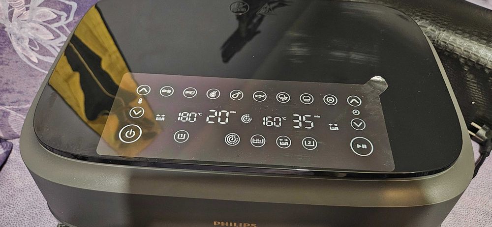 Продавам еър фрайър Philips 3000