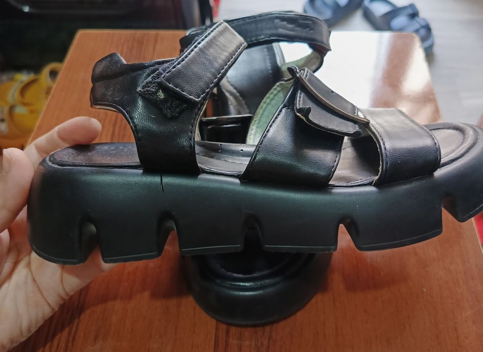 Жуда кулай Босоножкалар.