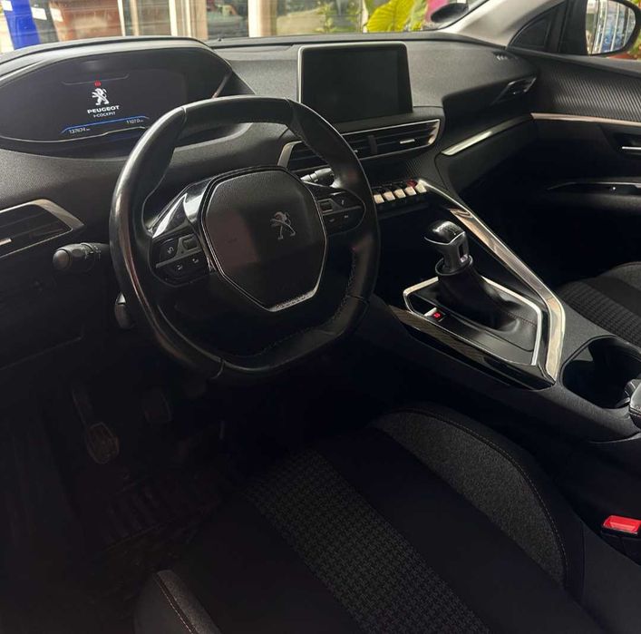Vînd Peugeot 3008