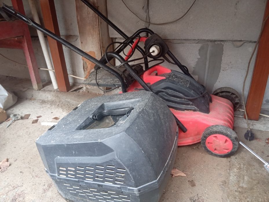 Газоно косилка электрическая работает отлично