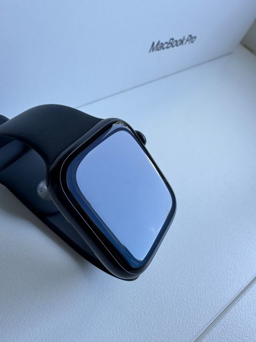 Apple Watch Series 8 45mm GPS — stare foarte bună