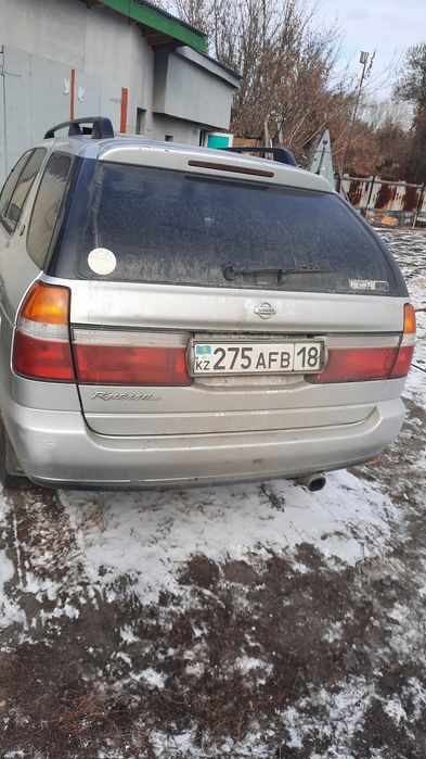 Продам машину нисан