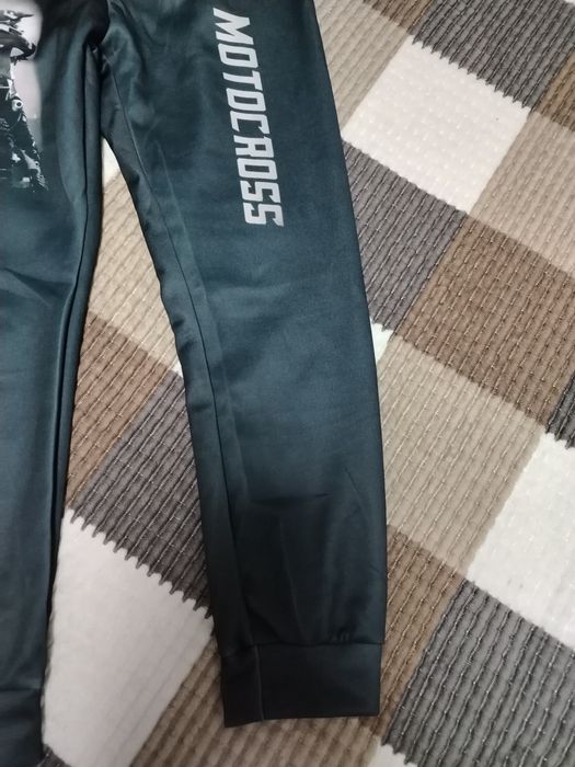 Продам костюм новый