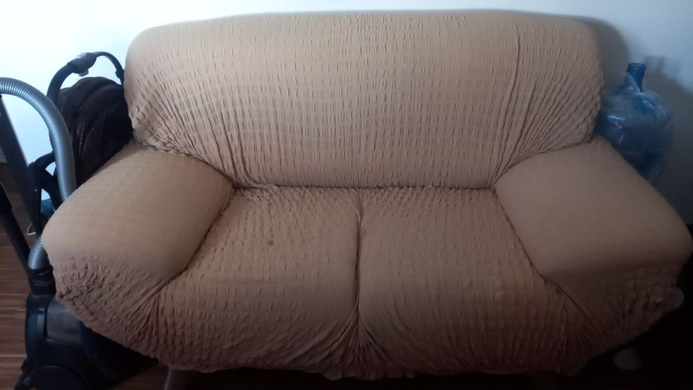 Диван в хорошем состоянии.