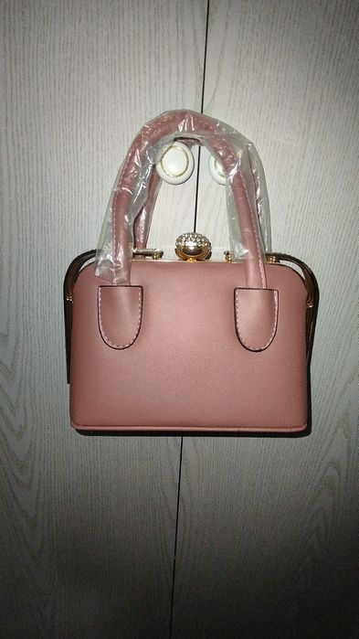 Ayollar Sumkasi sotiladi