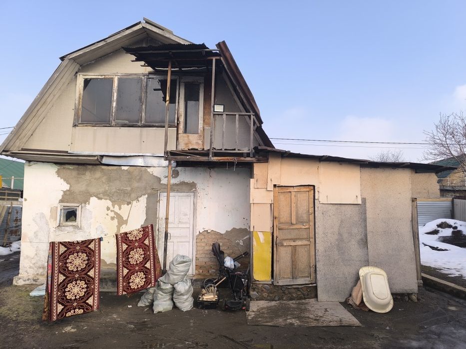 Дачный дом и машина вмести