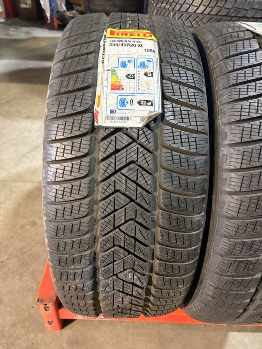 Anvelope iarna 255/45/20 Pirelli Scorpion Winter 255 45 20 R 20