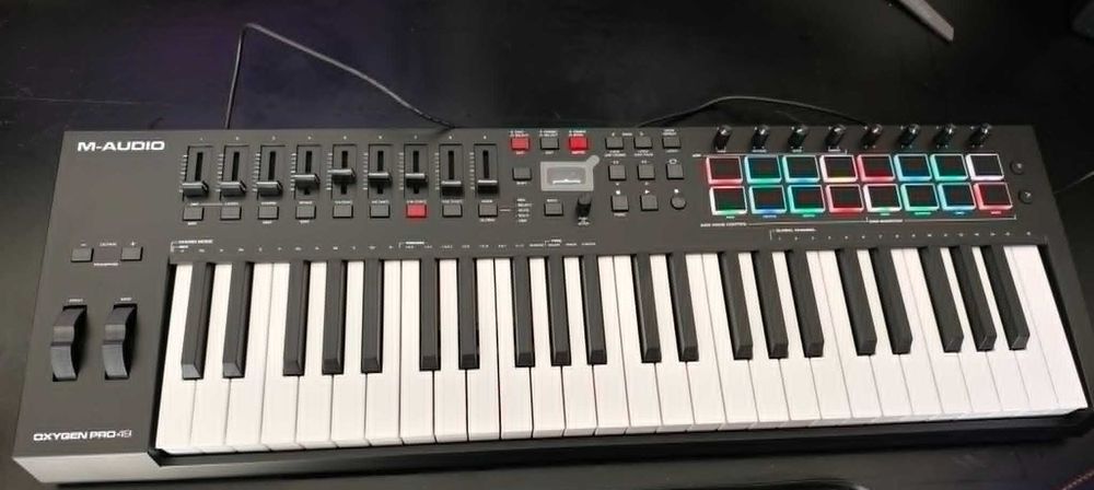 M-Audio Oxygen Pro 49 – Ca nouă, folosită o singură dată, în cutia originală