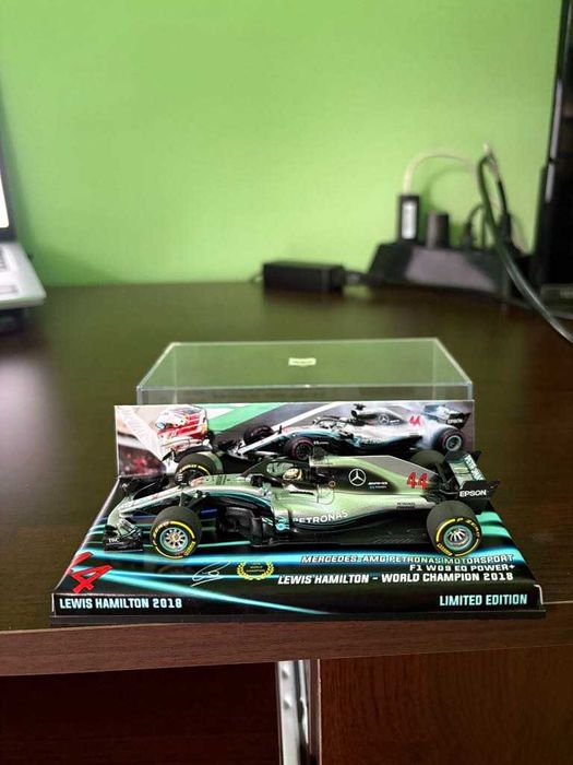 продавам колекция формула 1 на  Lewis Hamilton MINICHAMPS 1/43 Мercedes