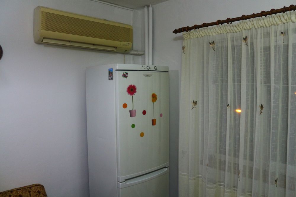 Închiriez apartament 2 camere decomandat