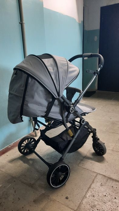 Продается прогулочная коляска