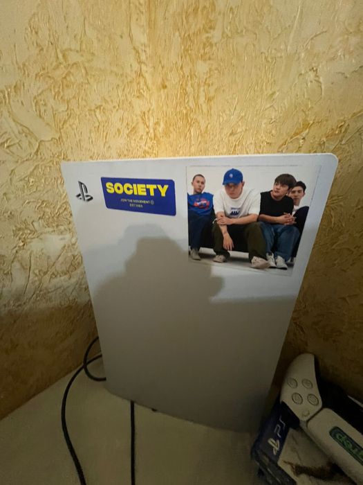 Продам PS5 Б/у в хорошом состояние.
