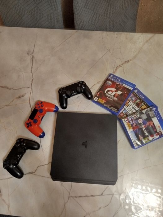 Ps4 1tb 10 игр 3 джойстика
