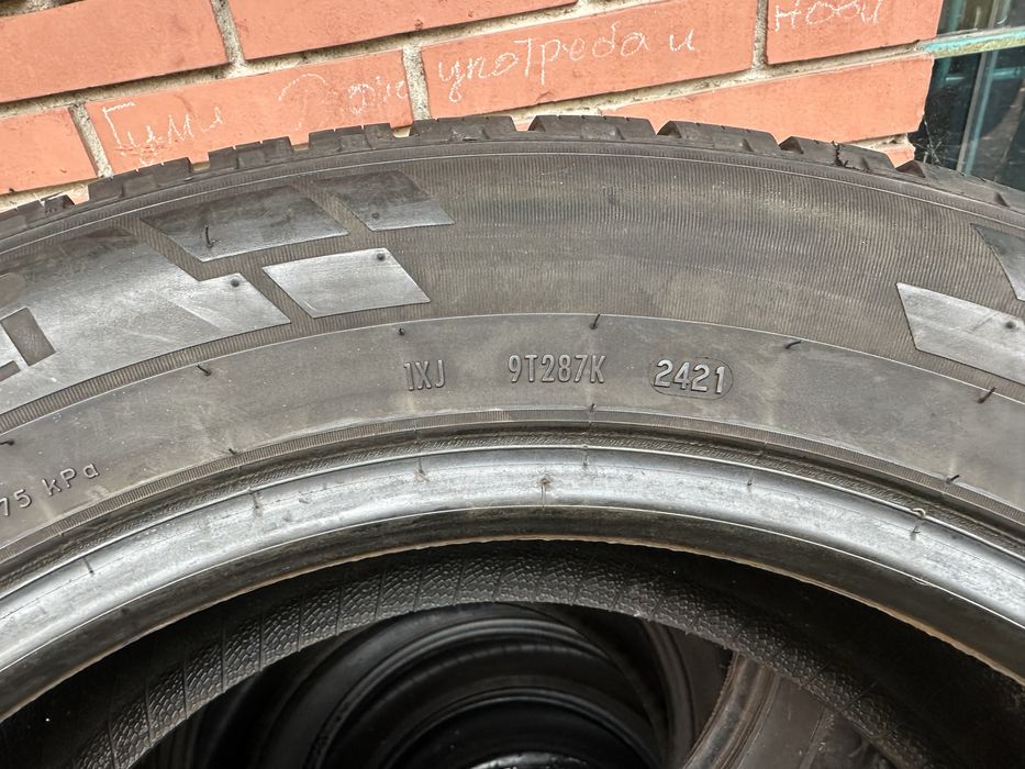 Продавам 2бр. Зимни гуми 215/60/17 C бусови Pirelli / Пирели