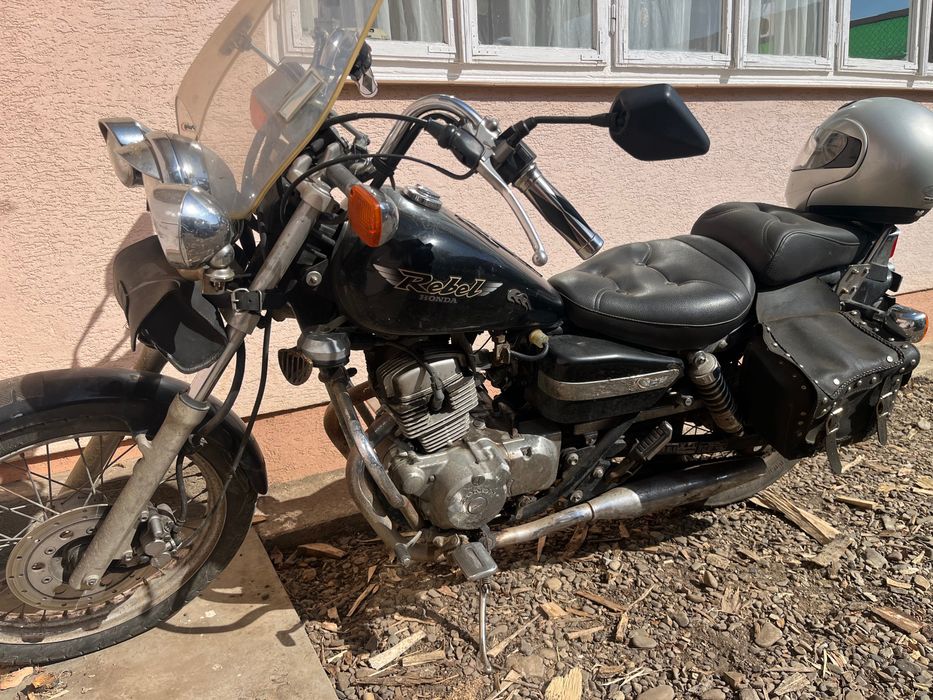 Motocicleta Honda Rebel 125 cc