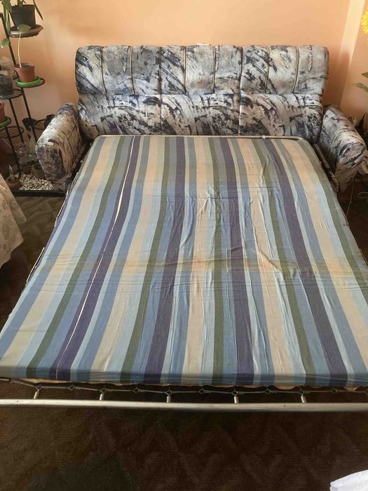 Продавам Холова гарнитура.