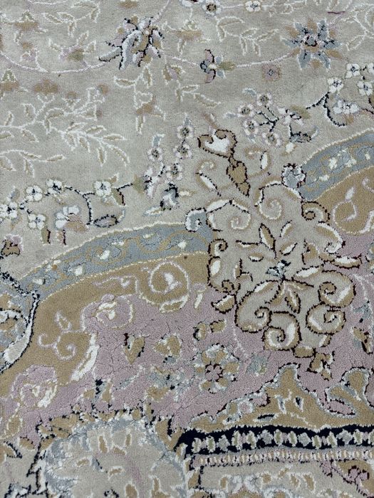 Продается ковер высокого качества.