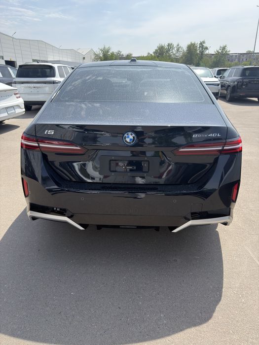 BMW i5 40L M-Sport 2025 yil