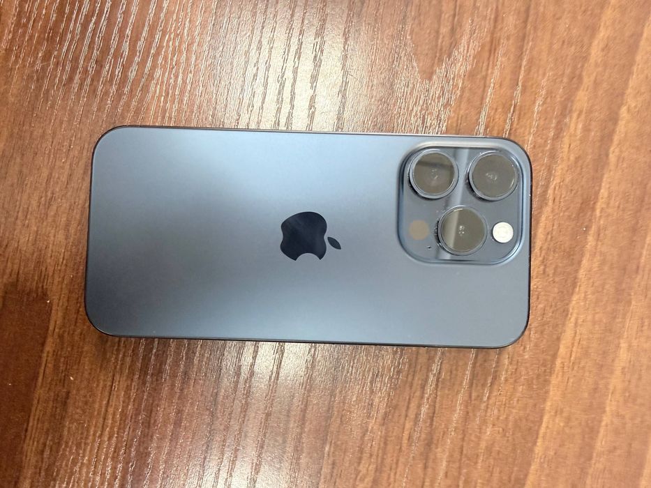 Iphone 15 pro  / 256 GB / 87%