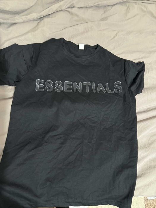 Екип Essentials.