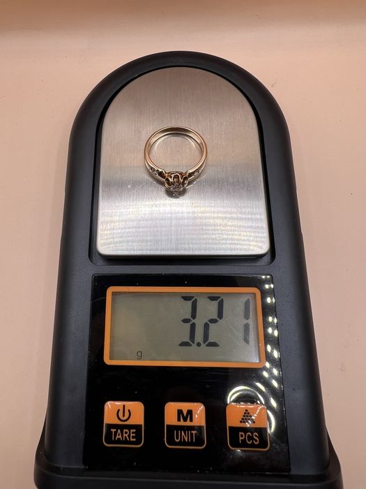 Продам золотое кольцо.