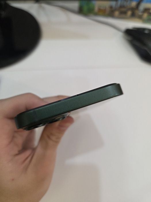 iPhone 13 в хорошем состоянии