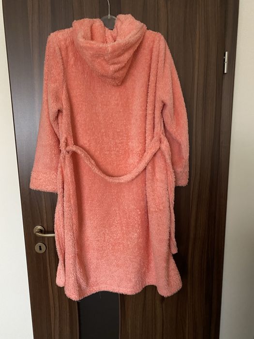 Halat baie dama foarte pufos si calduros cu dimensiuni afisate msi jos