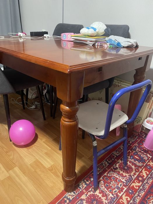 Стол дерево хорошего качество