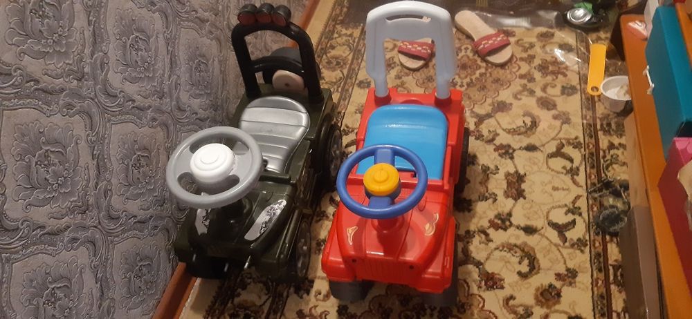 Детская   красная   машина