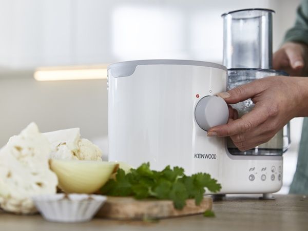 Kenwood кух.робот купа 1,4 л, блендер, емулгатор, рязане, шредер 400W