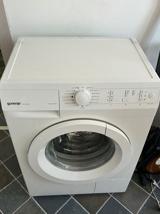 Дървени мебели, пералня, легла с матраци, използвани