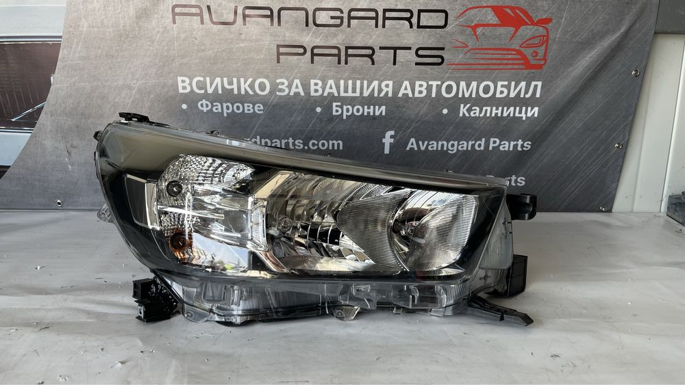 Десен фар Toyota Hilux 8 2020-