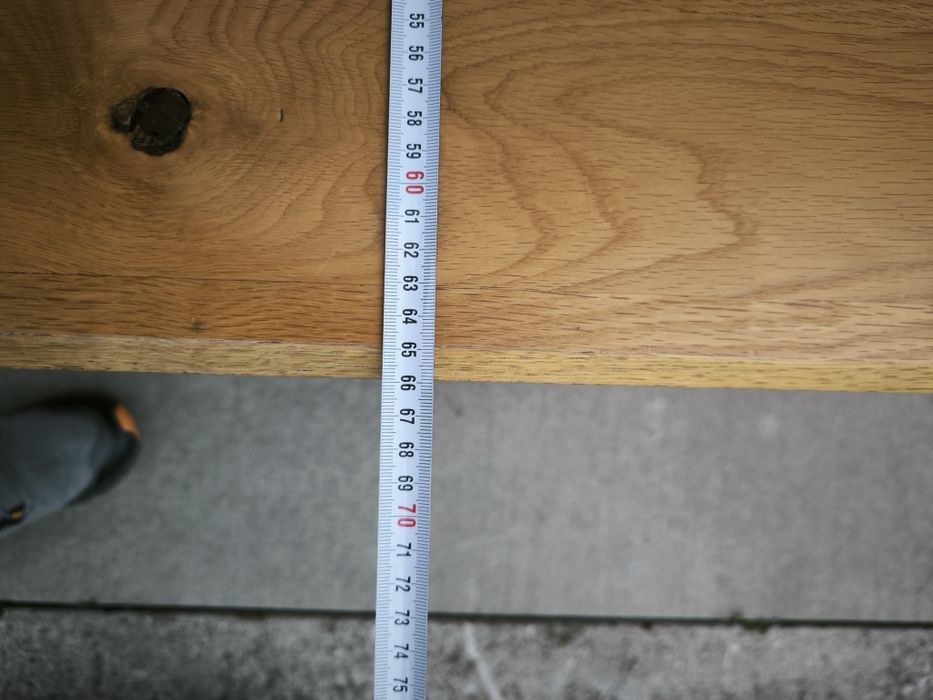 Шкаф от масивен дъб