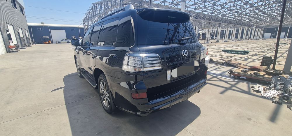 Lexsus LX570 qora