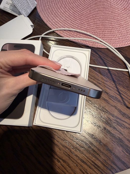 iPhone 16 Pro 256GB с гаранция Desert Gold